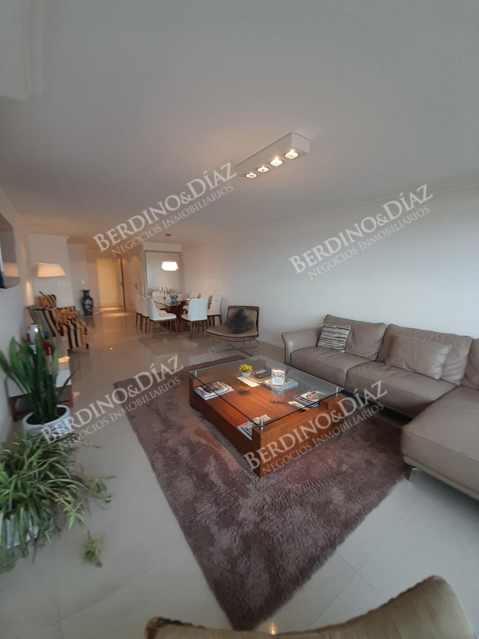 Apartamento ID.2937 - Apartamento en Alquiler de 3 dormitorios en Punta del este , Torre Imperiale , Playa Mansa 