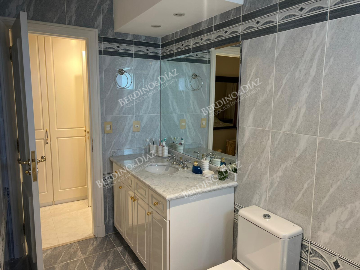 Apartamento ID.2789 - Apartamento en venta primera linea Mansa 3 dormitorios