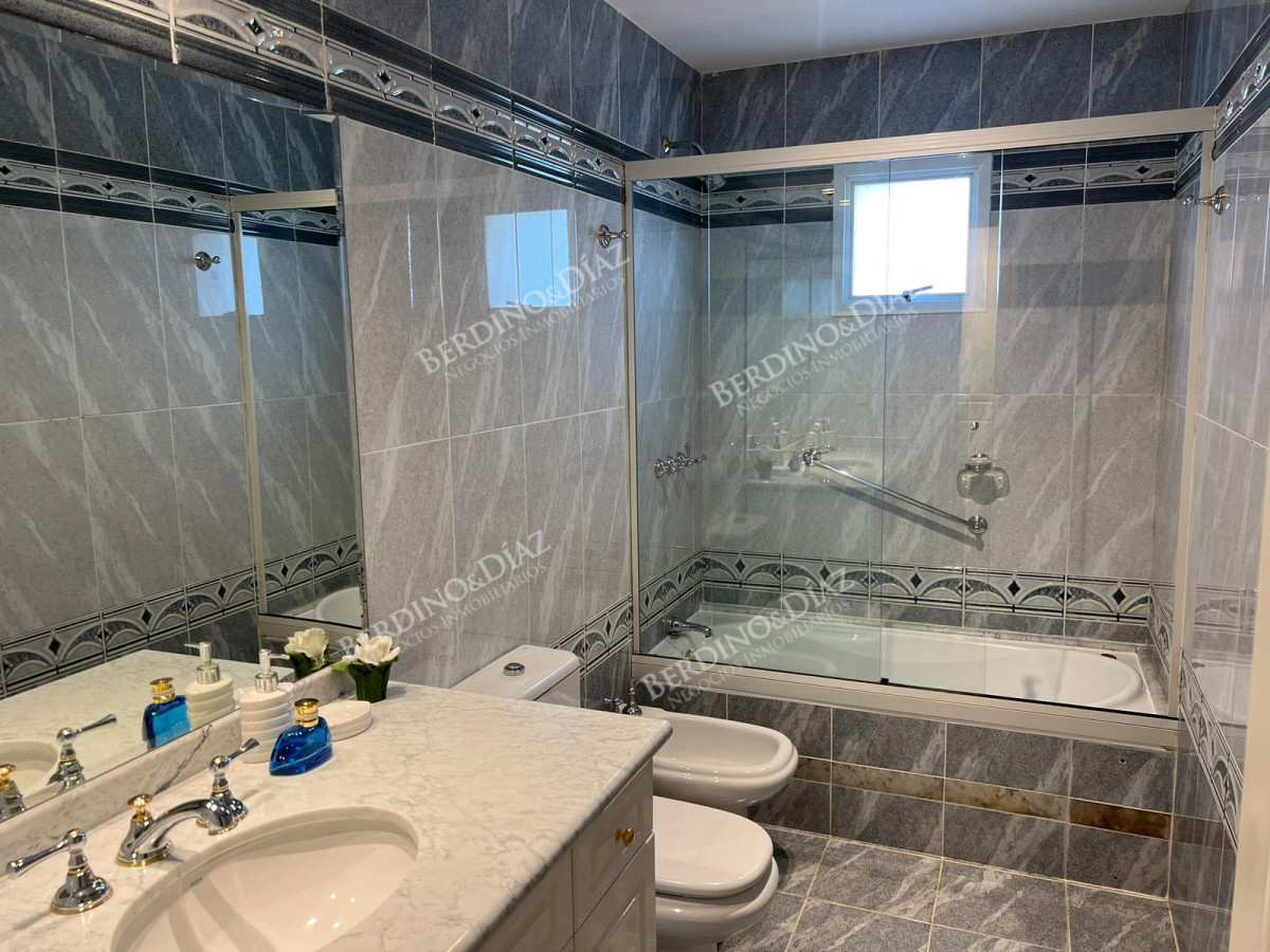 Apartamento ID.2789 - Apartamento en venta primera linea Mansa 3 dormitorios