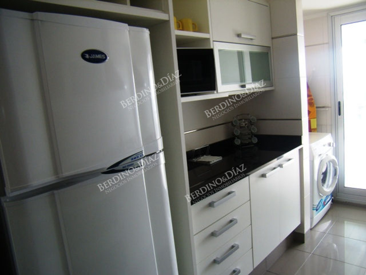 Apartamento ID.2801 - Mansa, 2 dormitorios en venta Torre con servicios vista a playa