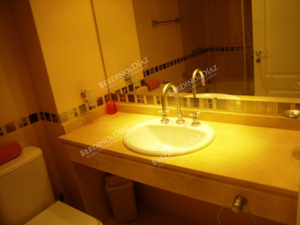 Apartamento ID.2801 - Mansa, 2 dormitorios en venta Torre con servicios vista a playa