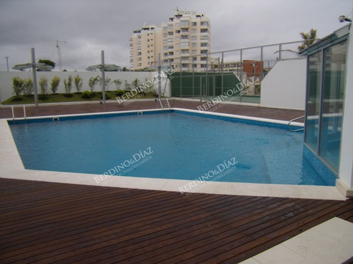 Apartamento ID.2801 - Mansa, 2 dormitorios en venta Torre con servicios vista a playa