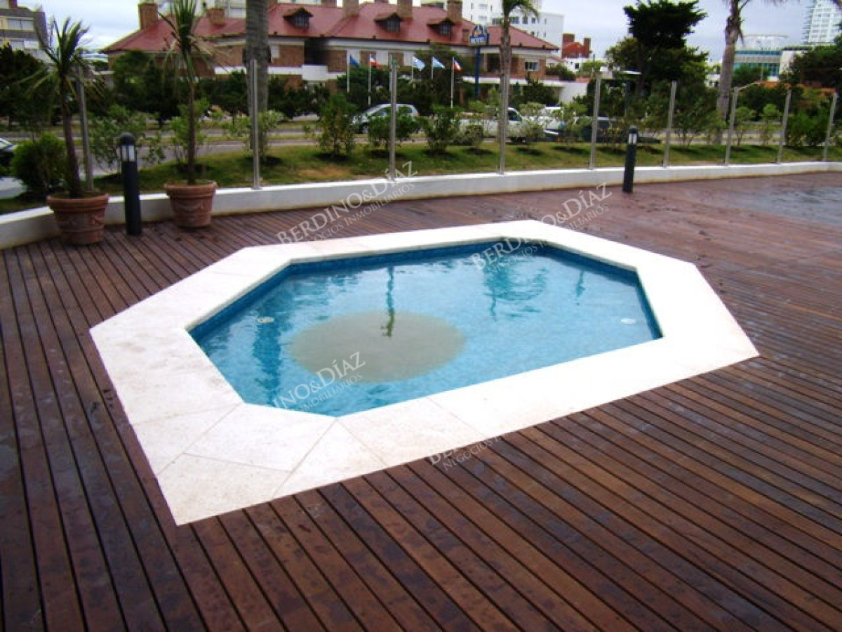 Apartamento ID.2801 - Mansa, 2 dormitorios en venta Torre con servicios vista a playa