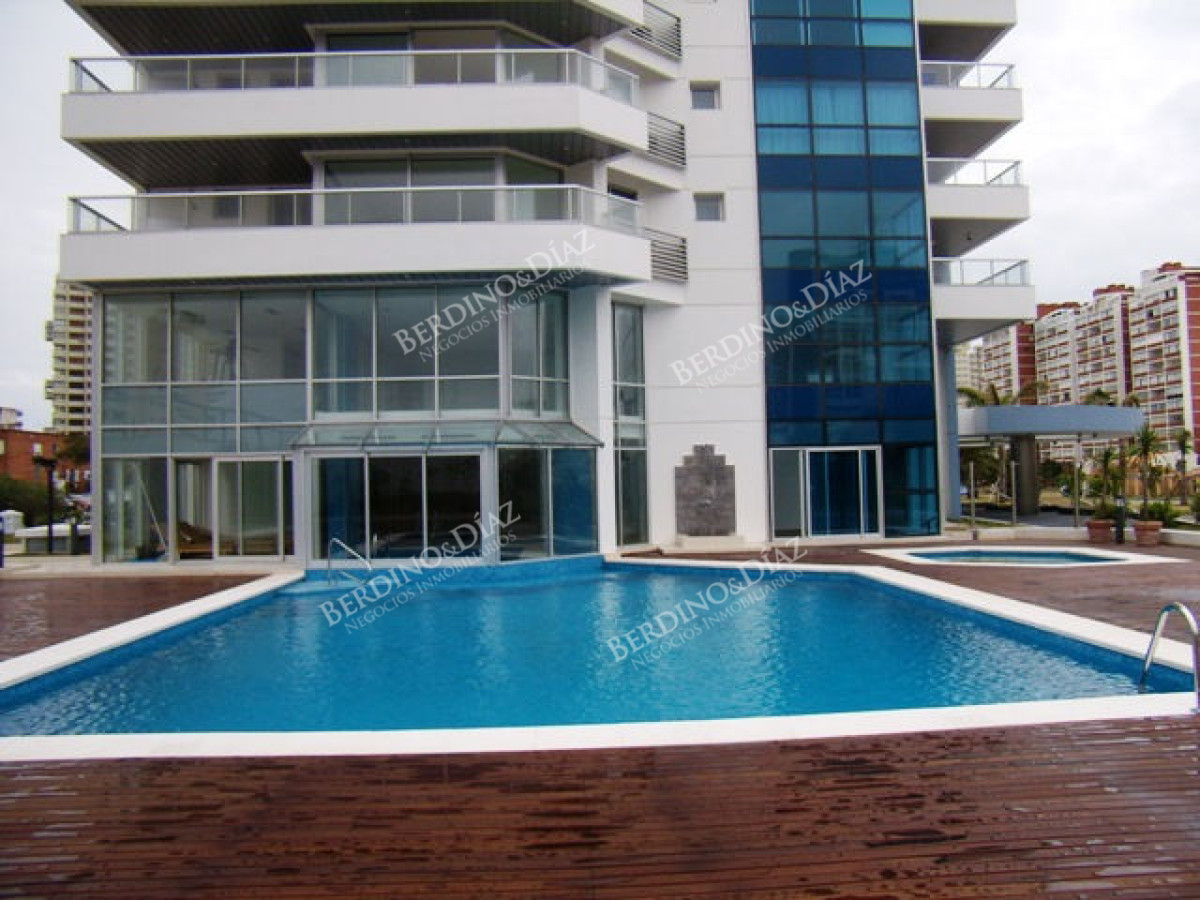 Apartamento ID.2801 - Mansa, 2 dormitorios en venta Torre con servicios vista a playa