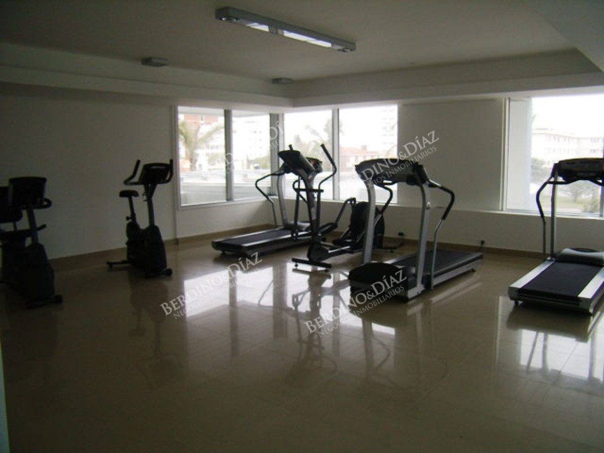 Apartamento ID.2801 - Mansa, 2 dormitorios en venta Torre con servicios vista a playa