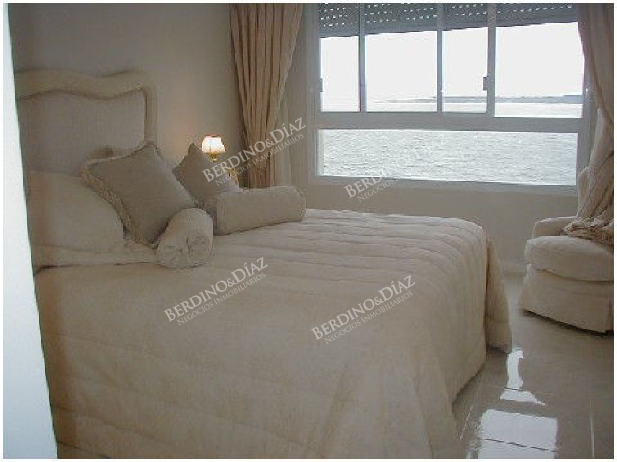 Apartamento ID.2794 - Apartmantoo en venta en edificio de Alta gama en playa mansa