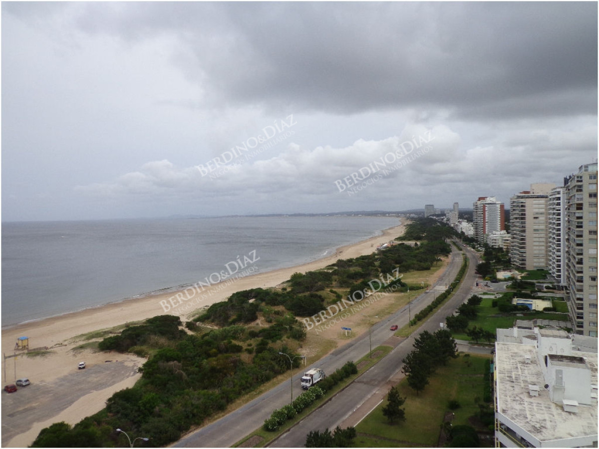 Apartamento ID.2862 - Alta gama en playa mansa 