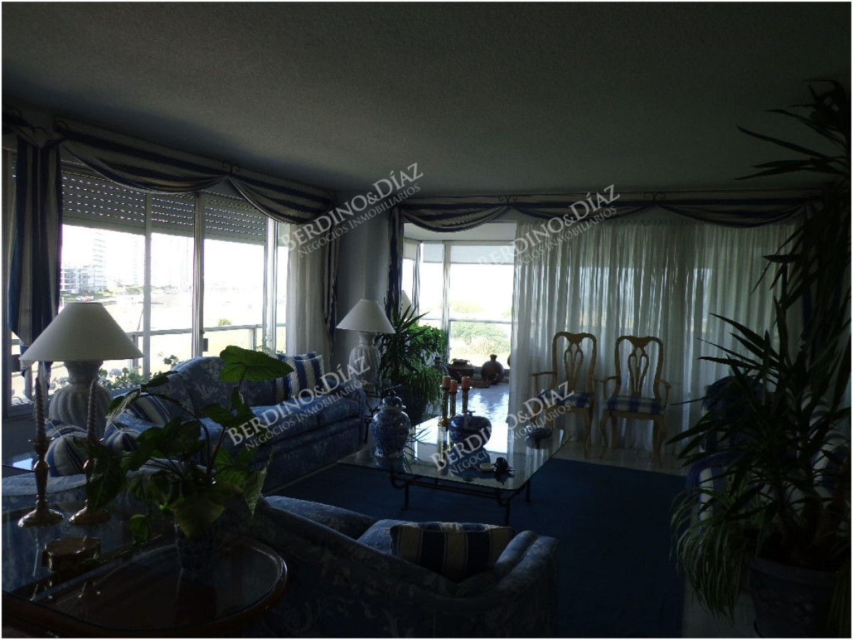Apartamento ID.1171 - Planta super amplia frente al mar.