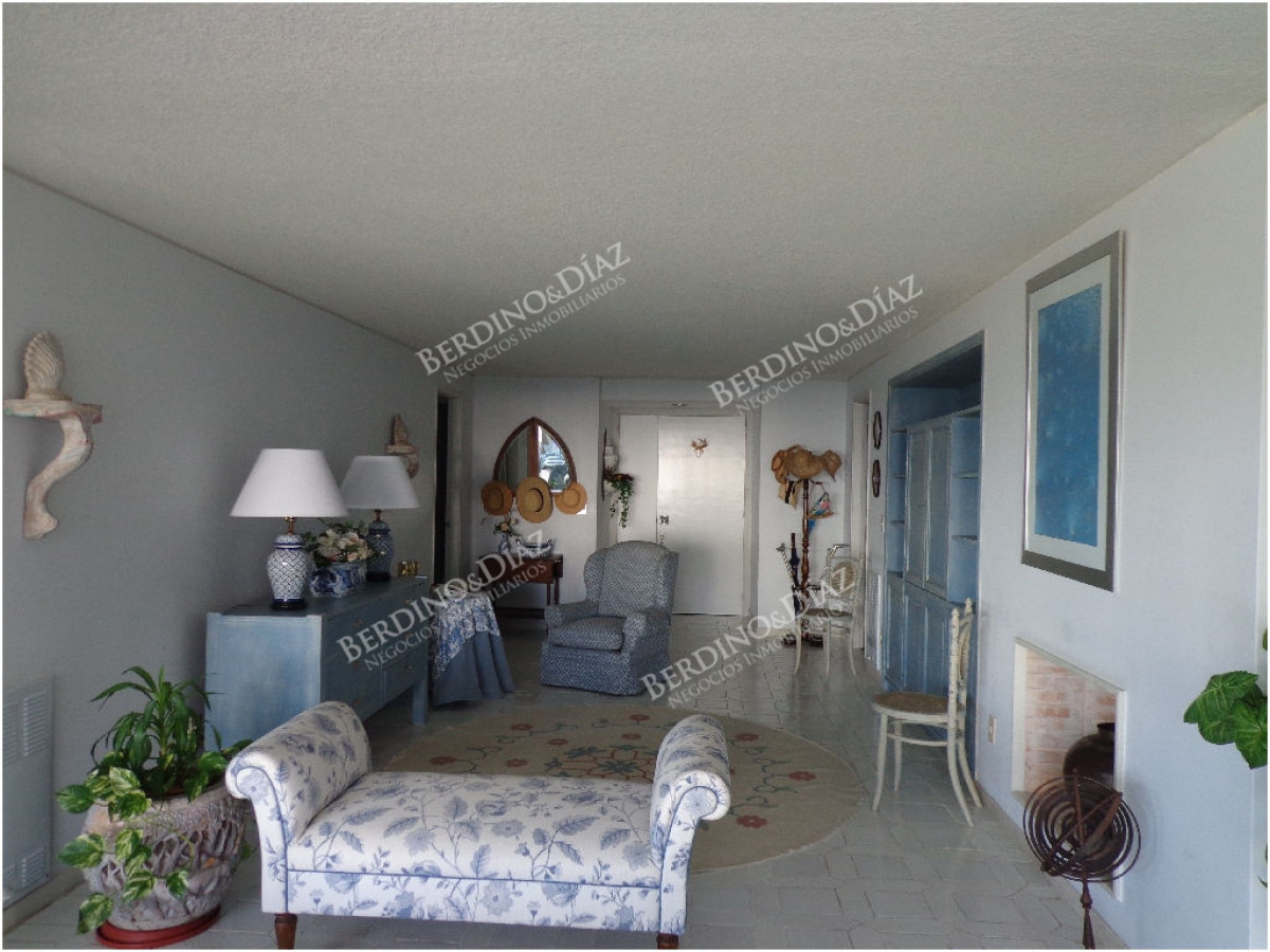 Apartamento ID.1171 - Planta super amplia frente al mar.