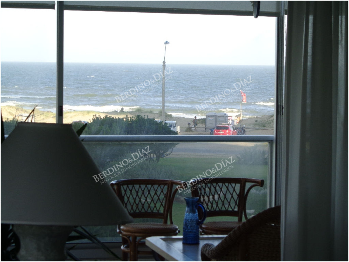 Apartamento ID.1171 - Planta super amplia frente al mar.
