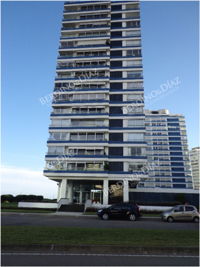 Apartamento ID.1171 - Planta super amplia frente al mar.