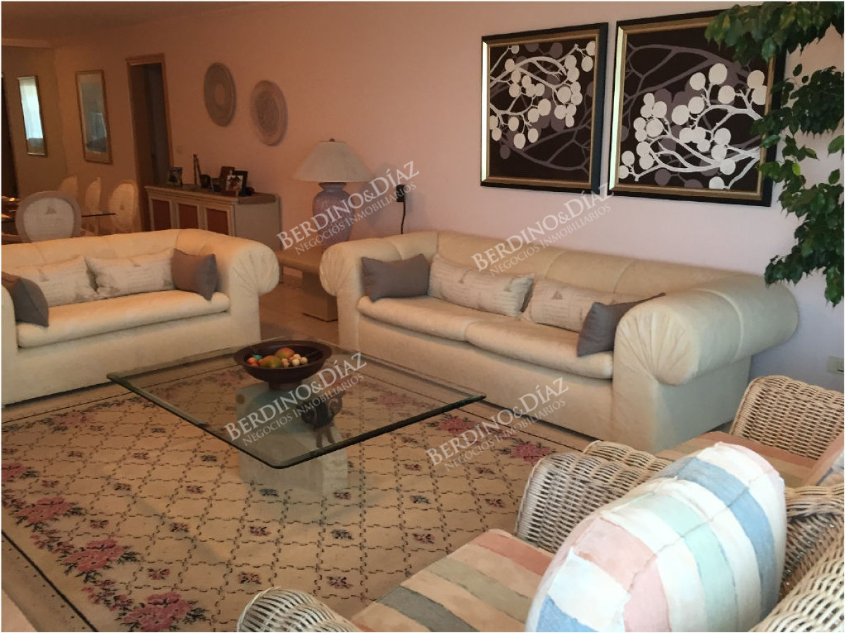 Apartamento ID.1184 - Apartamento Excelente en playa brava.