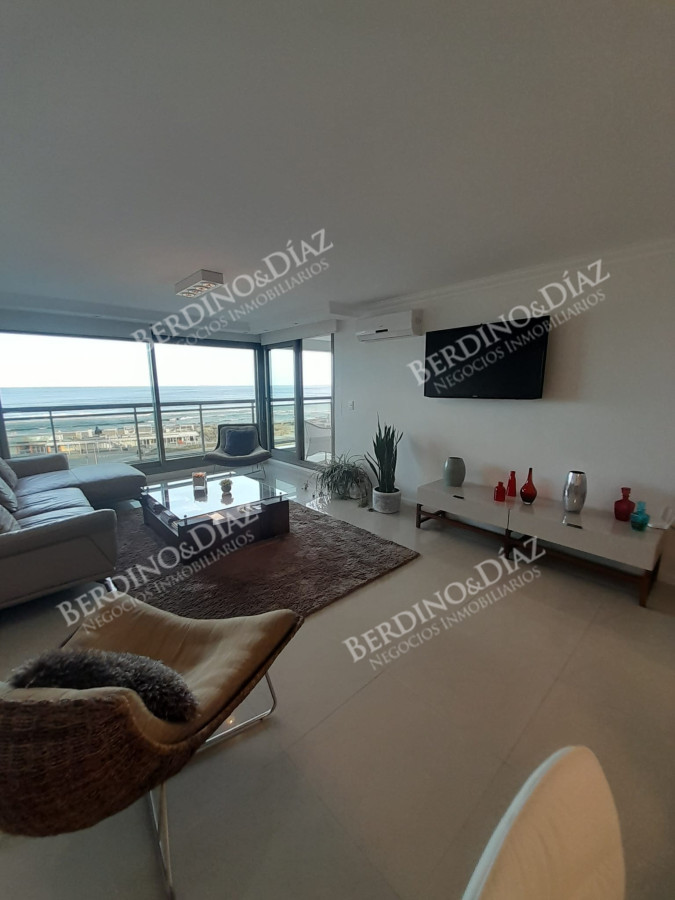 Apartamento ID.2937 - Apartamento en Alquiler de 3 dormitorios en Punta del este , Torre Imperiale , Playa Mansa 