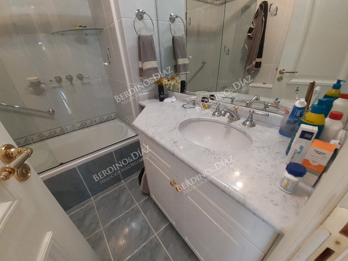 Apartamento ID.2794 - Apartmantoo en venta en edificio de Alta gama en playa mansa