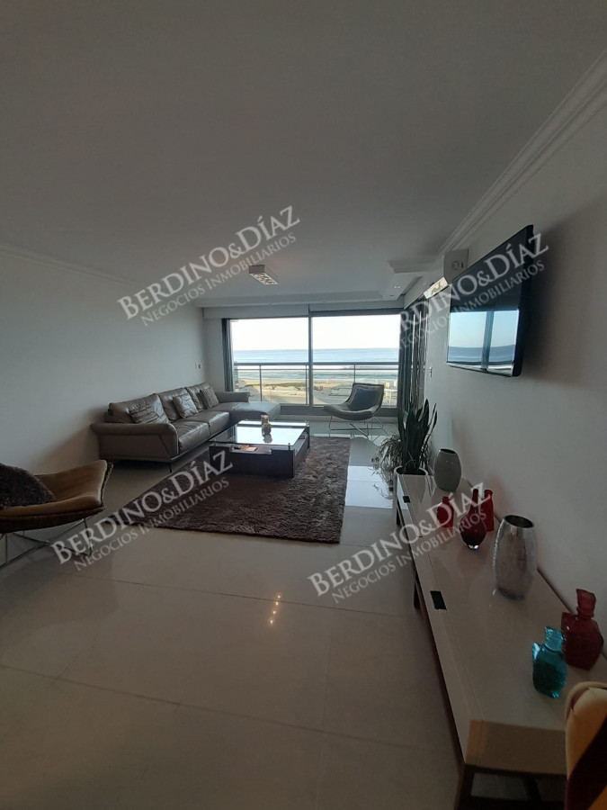Apartamento ID.2937 - Apartamento en Alquiler de 3 dormitorios en Punta del este , Torre Imperiale , Playa Mansa 