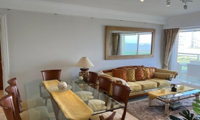 Apartamento en venta primera linea Mansa 3 dormitorios