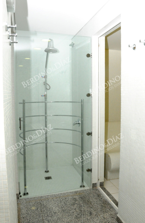 Apartamento ID.2801 - Mansa, 2 dormitorios en venta Torre con servicios vista a playa