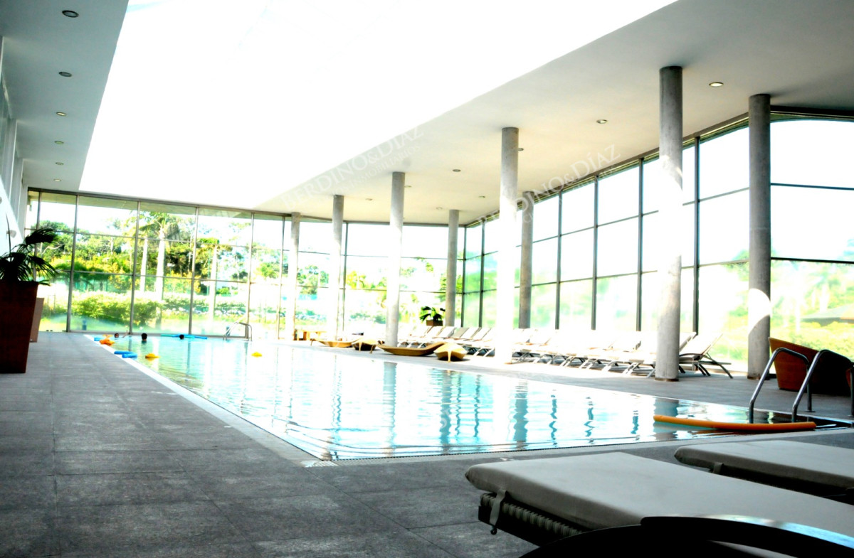 Apartamento ID.2801 - Mansa, 2 dormitorios en venta Torre con servicios vista a playa