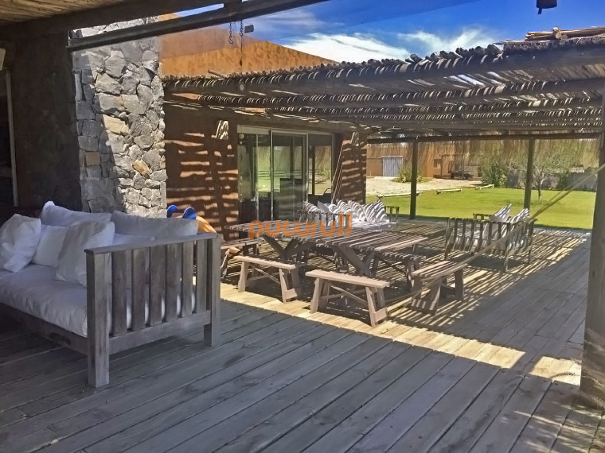 Chacra ID.1893 - Punta Negra 4 dormitorios, 4 baños.