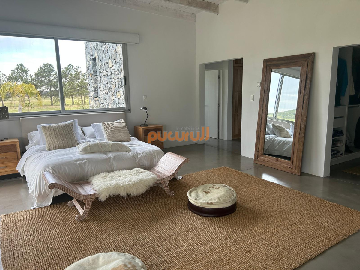 Chacra ID.1893 - Punta Negra 4 dormitorios, 4 baños.