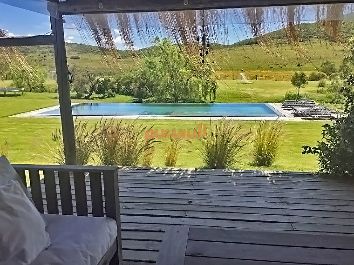 Chacra ID.1893 - Punta Negra 4 dormitorios, 4 baños.