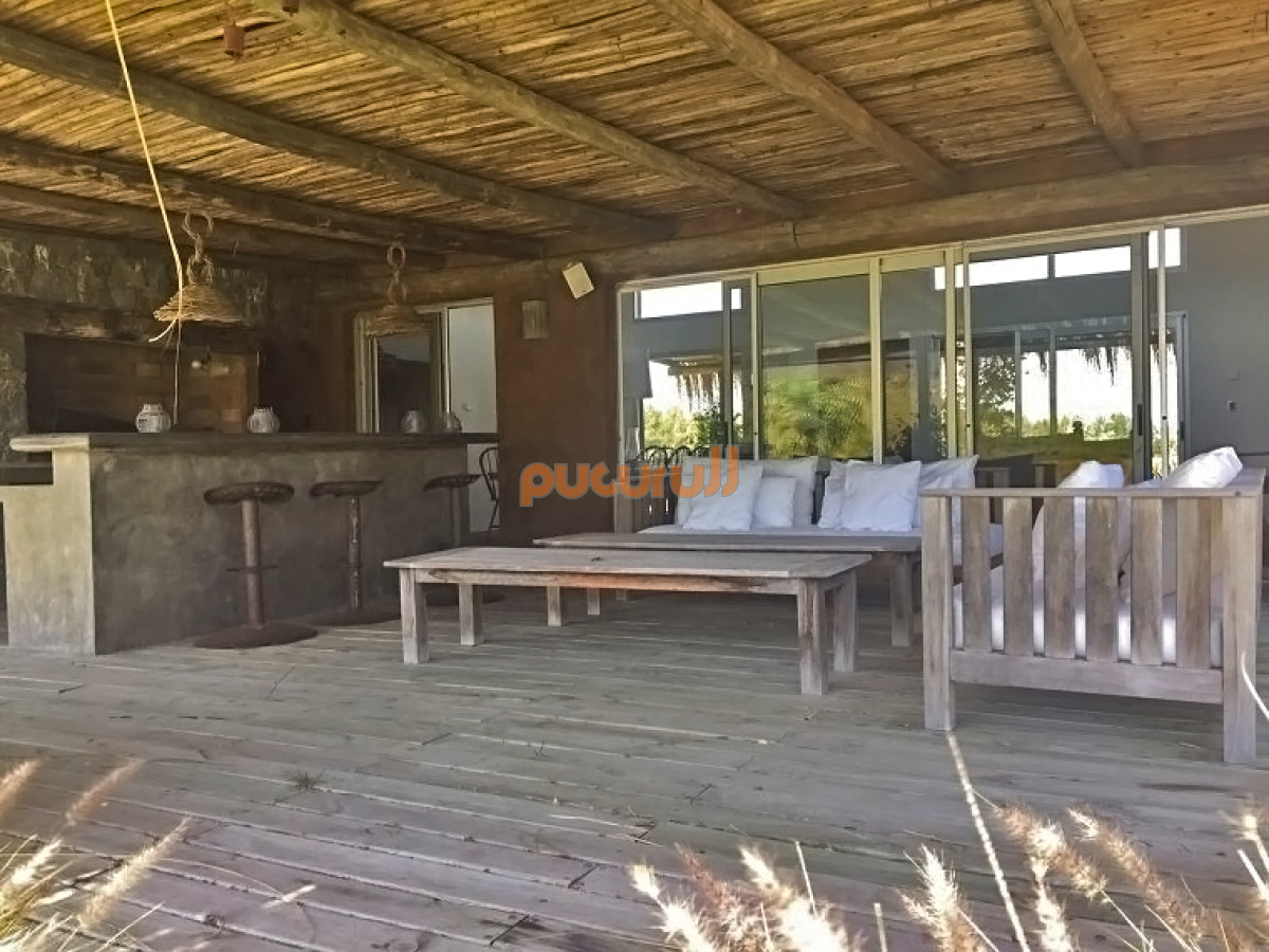 Chacra ID.1893 - Punta Negra 4 dormitorios, 4 baños.