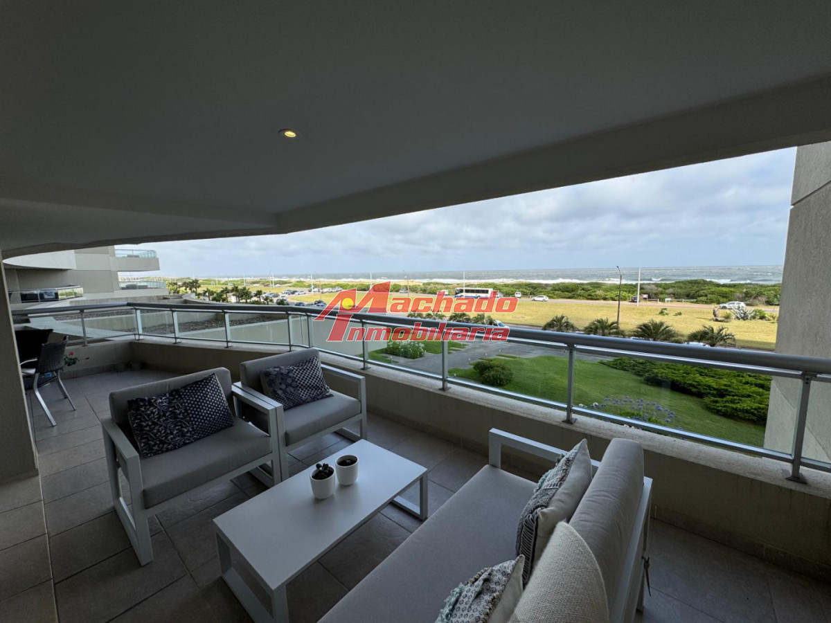 Apartamento en alquiler temporal de 4 dormitorios en Torre Lobos , Punta del este  - MCH13748A
