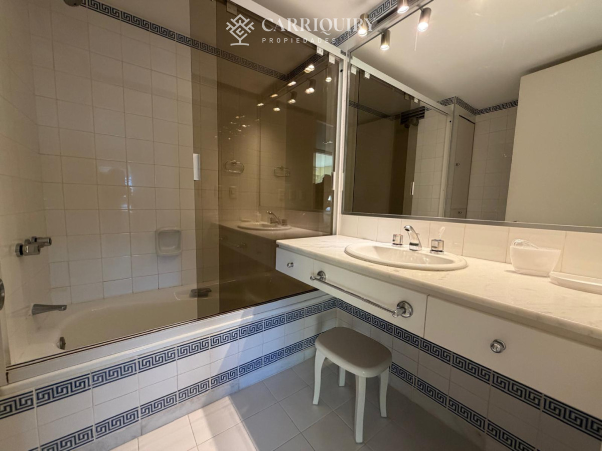 Apartamento ID.10633 - Apartamento en Venta de 3 dormitorios en  Punta del este , Playa Brava , Torre Tiburon 