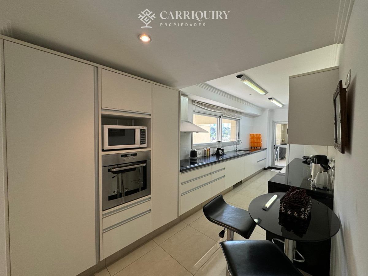 Apartamento ID.8433/Apartamento-en-Mansa--Punta-del-Este-en-venta-de-3-dormitorios. - Apartamento en Brava, 3 dormitorios *