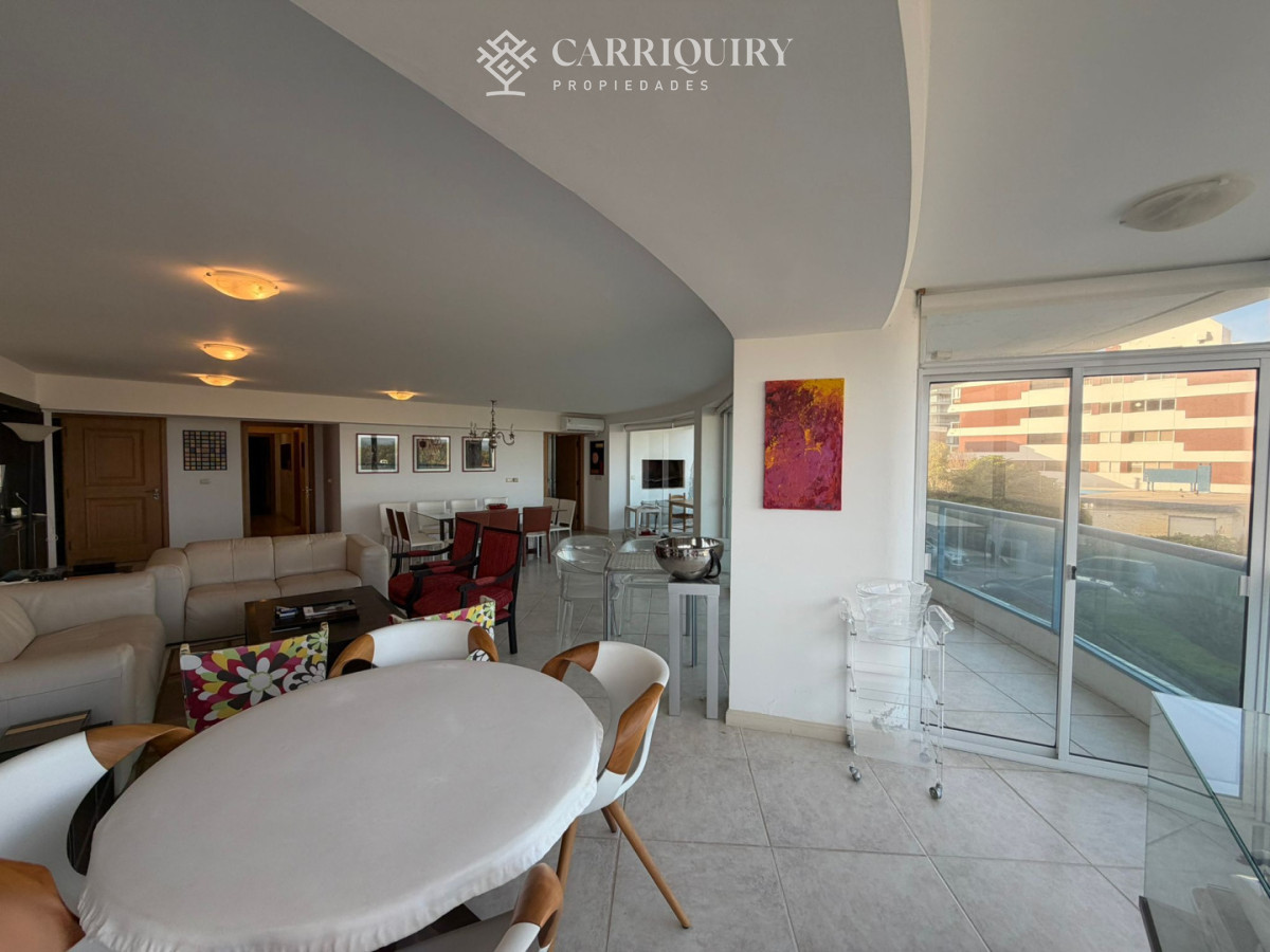 Apartamento ID.10527 - Apartamento en venta de 3 dormitorios en Punta del este , Playa brava , FINANCIA !!