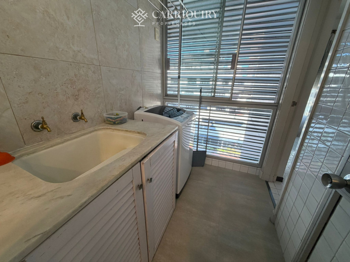 Apartamento ID.10271 - Apartamento en Venta de 3 dormitorio en Punta del este . Playa mansa , Parada 1 