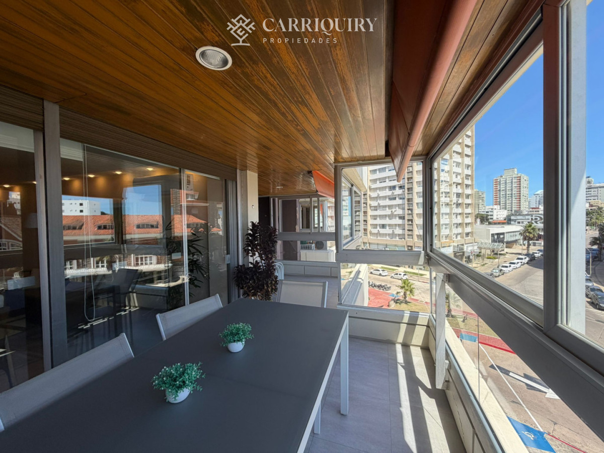 Apartamento ID.10271 - Apartamento en Venta de 3 dormitorio en Punta del este . Playa mansa , Parada 1 