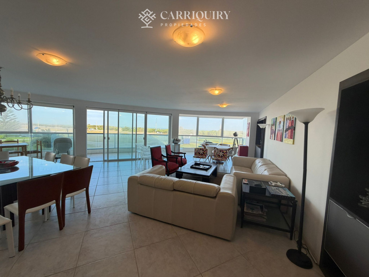 Apartamento ID.10527 - Apartamento en venta de 3 dormitorios en Punta del este , Playa brava , FINANCIA !!