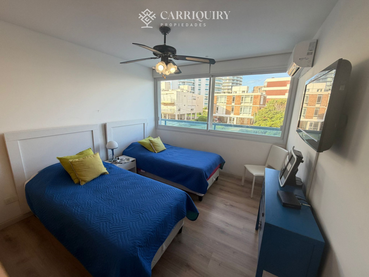 Apartamento ID.10527 - Apartamento en venta de 3 dormitorios en Punta del este , Playa brava , FINANCIA !!