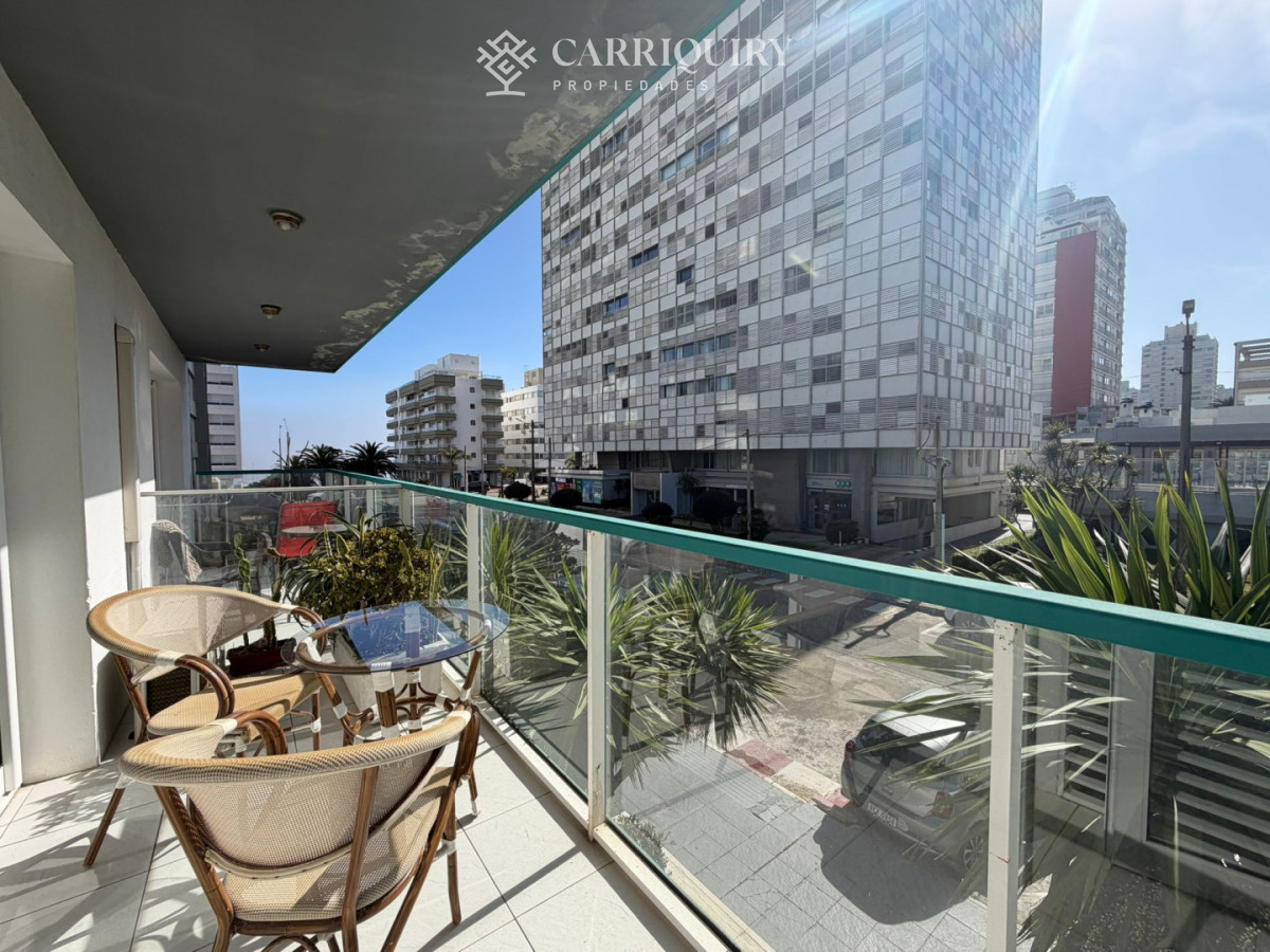 Apartamento ID.10555 - Apartamento de 1 dormitorio en Venta en Punta del este , Península , Bajos gastos a pasos del mar 