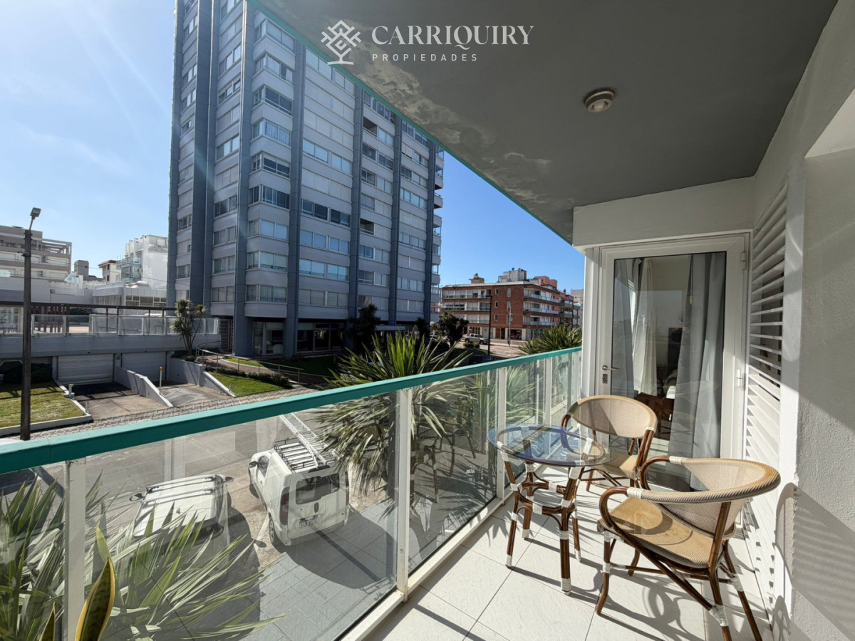 Apartamento ID.10555 - Apartamento de 1 dormitorio en Venta en Punta del este , Península , Bajos gastos a pasos del mar 