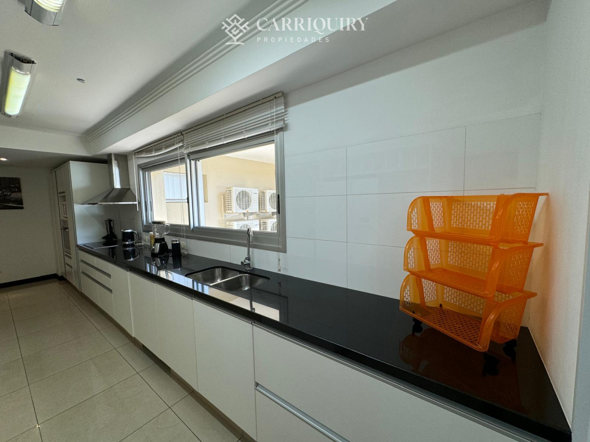 Apartamento ID.8433/Apartamento-en-Mansa--Punta-del-Este-en-venta-de-3-dormitorios. - Apartamento en Brava, 3 dormitorios *