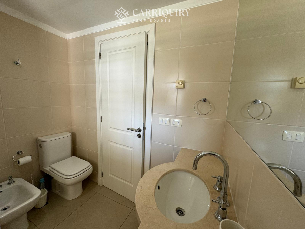 Apartamento ID.8433/Apartamento-en-Mansa--Punta-del-Este-en-venta-de-3-dormitorios. - Apartamento en Brava, 3 dormitorios *