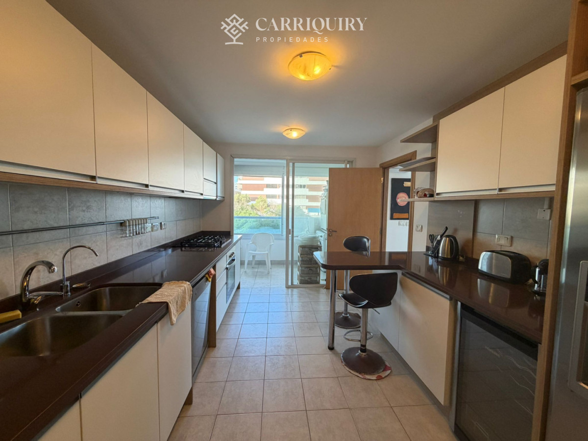 Apartamento ID.10527 - Apartamento en venta de 3 dormitorios en Punta del este , Playa brava , FINANCIA !!