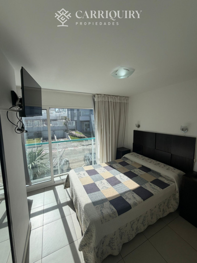 Apartamento ID.10555 - Apartamento de 1 dormitorio en Venta en Punta del este , Península , Bajos gastos a pasos del mar 