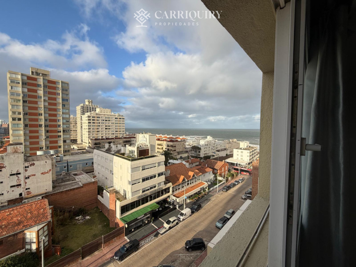 Apartamento ID.10040 - Apartamento de 2 dormitorios y medio en Punta del este , Gorlero , Península 