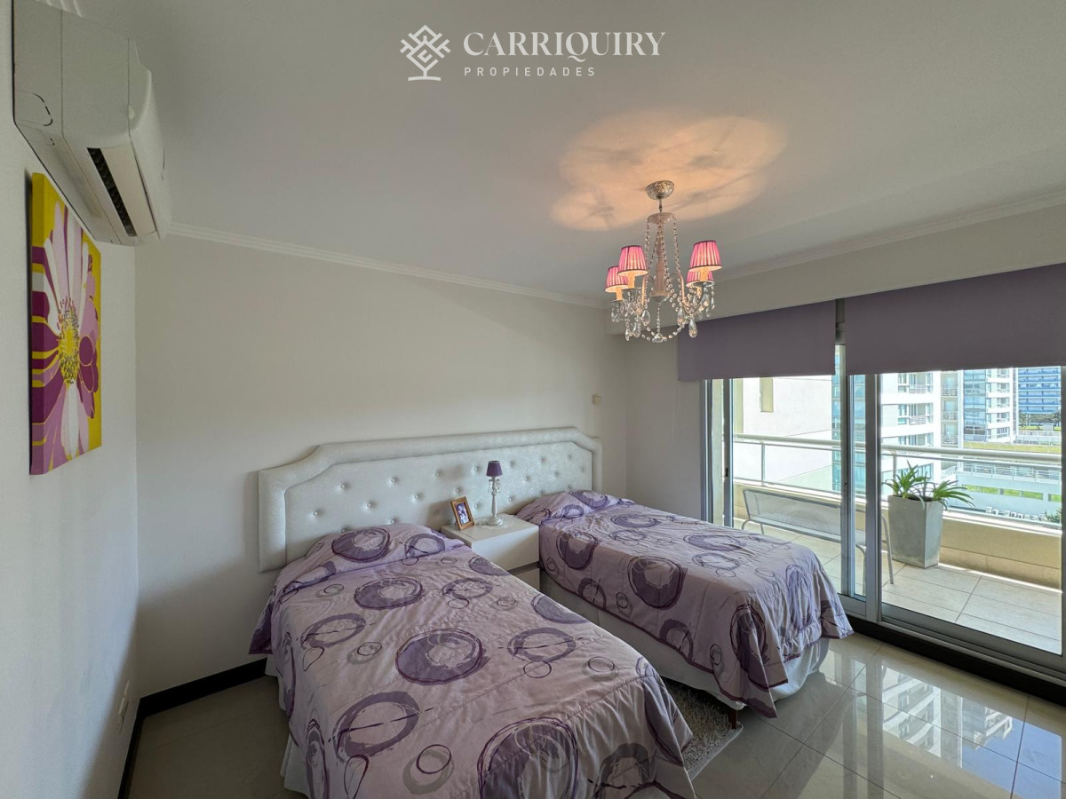 Apartamento ID.8433/Apartamento-en-Mansa--Punta-del-Este-en-venta-de-3-dormitorios. - Apartamento en Brava, 3 dormitorios *