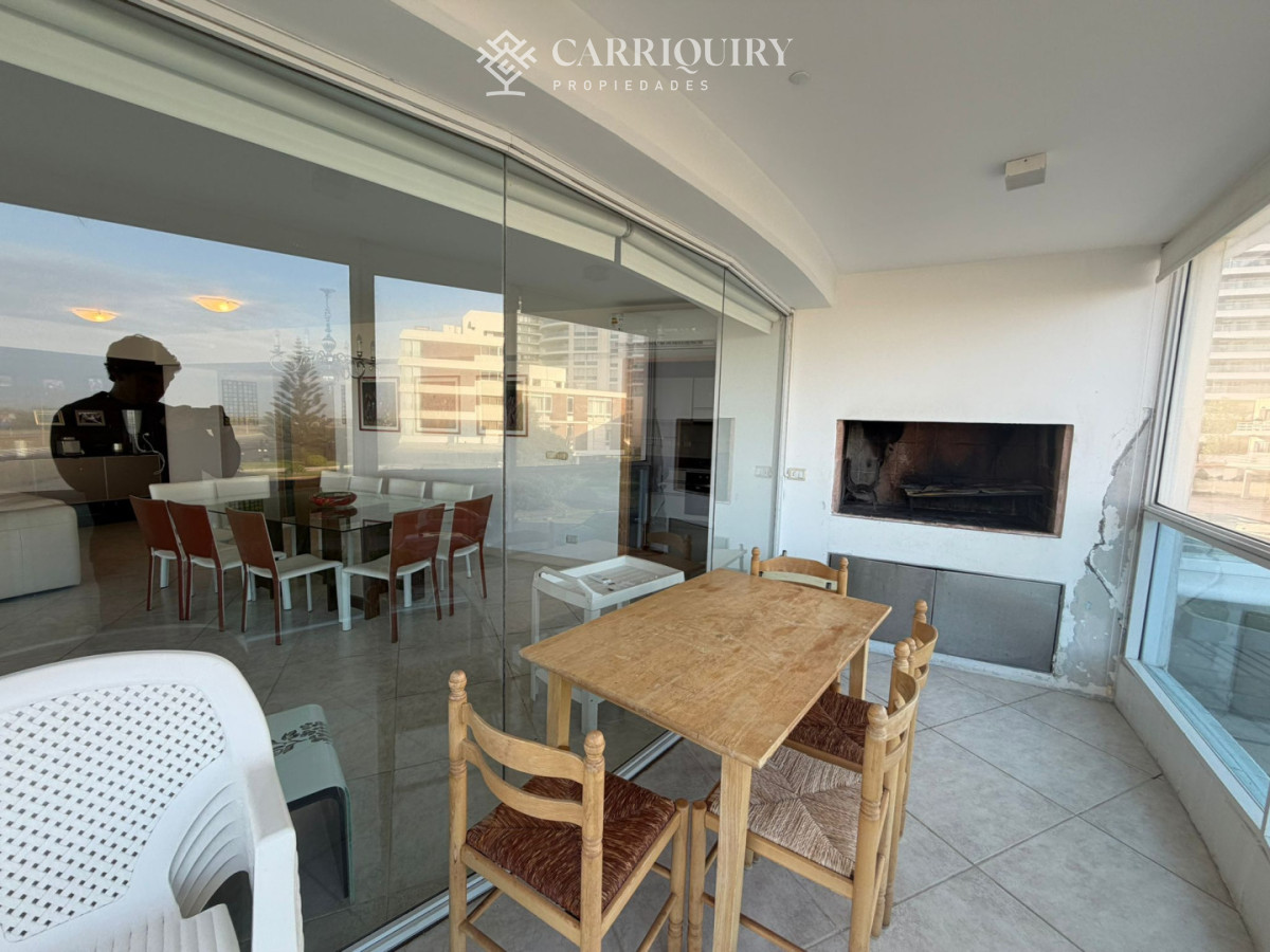 Apartamento ID.10527 - Apartamento en venta de 3 dormitorios en Punta del este , Playa brava , FINANCIA !!