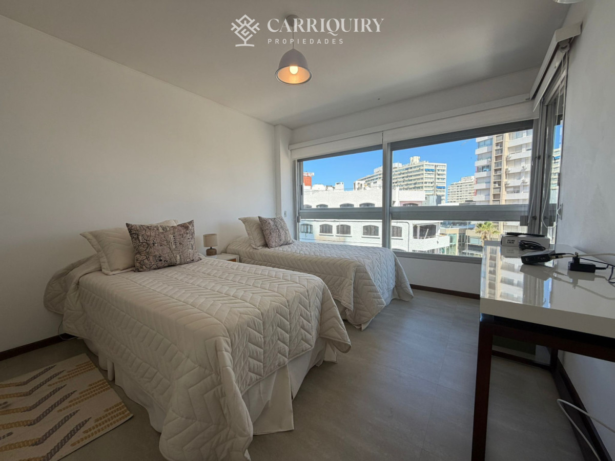 Apartamento ID.10271 - Apartamento en Venta de 3 dormitorio en Punta del este . Playa mansa , Parada 1 