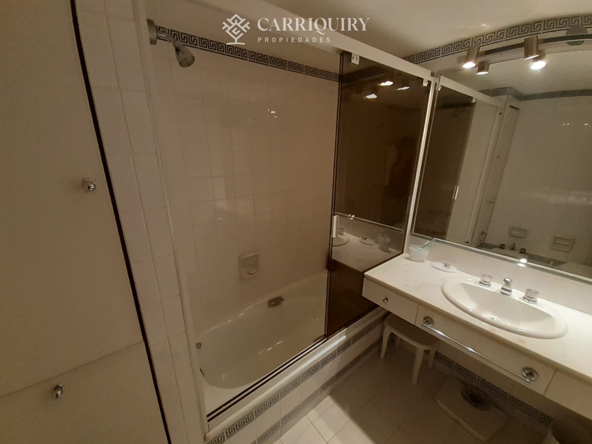 Apartamento ID.10633 - Apartamento en Venta de 3 dormitorios en  Punta del este , Playa Brava , Torre Tiburon 