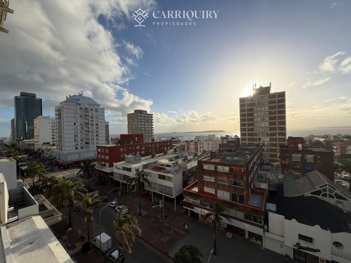 Apartamento ID.10040 - Apartamento de 2 dormitorios y medio en Punta del este , Gorlero , Península 