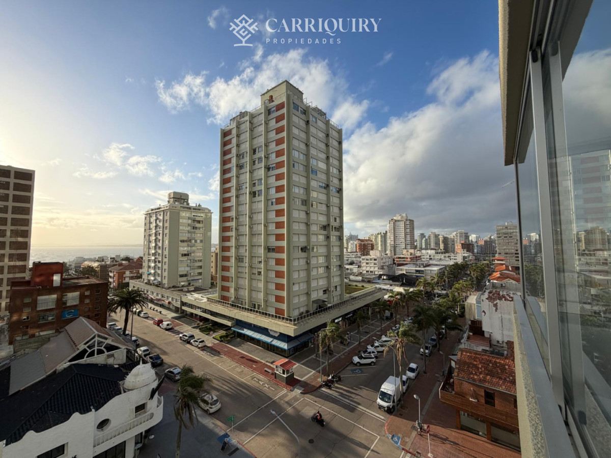Apartamento ID.10040 - Apartamento de 2 dormitorios y medio en Punta del este , Gorlero , Península 