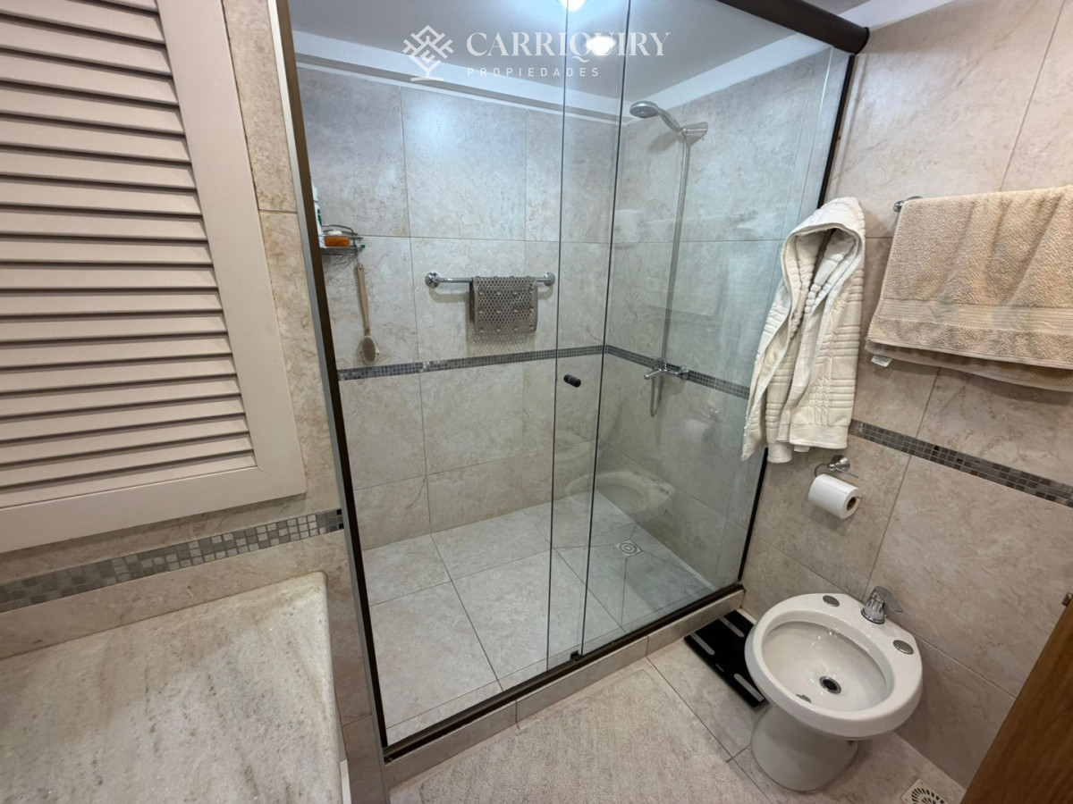 Apartamento ID.10271 - Apartamento en Venta de 3 dormitorio en Punta del este . Playa mansa , Parada 1 