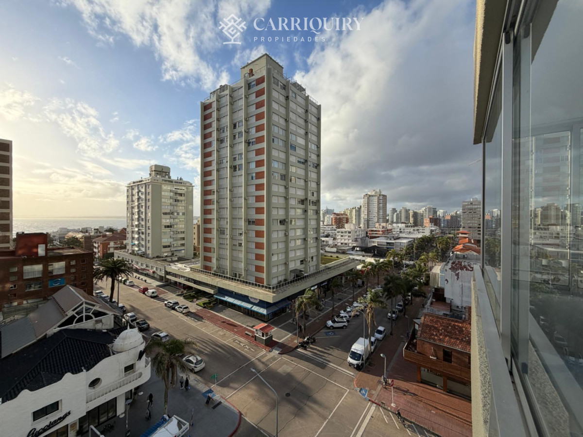 Apartamento ID.10040 - Apartamento de 2 dormitorios y medio en Punta del este , Gorlero , Península 