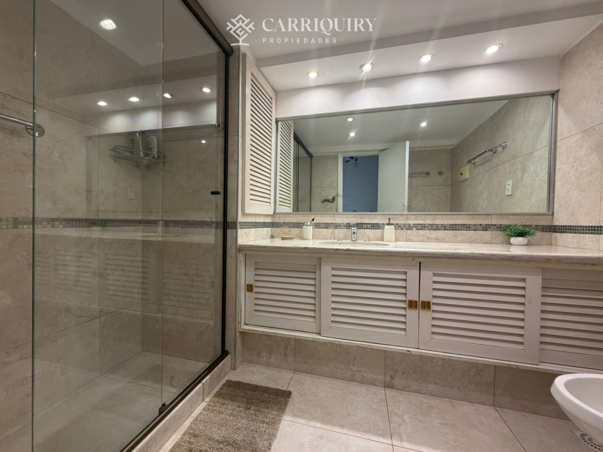 Apartamento ID.10271 - Apartamento en Venta de 3 dormitorio en Punta del este . Playa mansa , Parada 1 